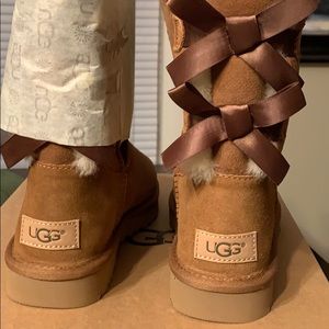 UGG w/ bailey bow 2